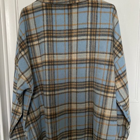 Shacket - Picture 2 of 2